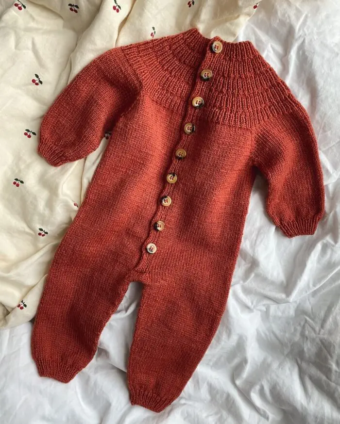 PETITE KNIT uppskrift | Anker's Onesie (á ensku) - Image 2