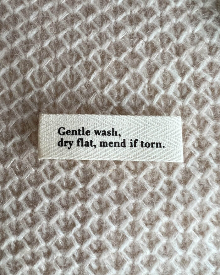 PetiteKnit Merkimiði "Gentle wash, dry flat, mend if torn."